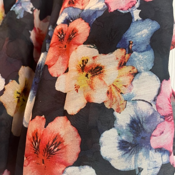 H&M | Floral Scarf - Picture 3 of 4